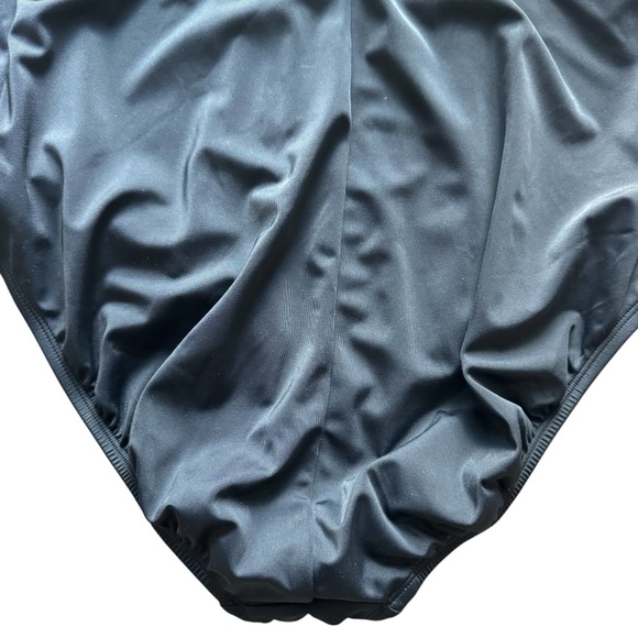 Time and True Women's Sz XL (16-18) One piece Swimsuit w/ built in bra - Picture 7 of 9